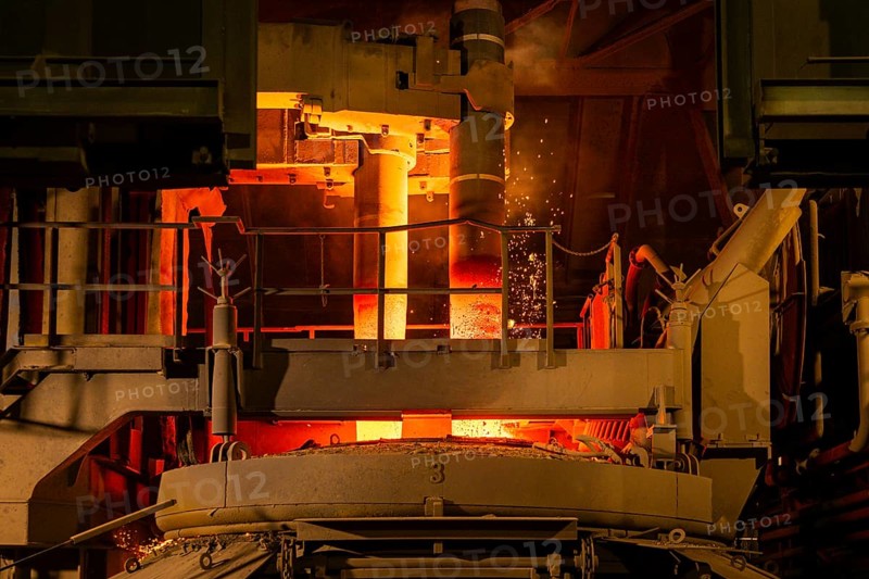 The sector needs reliable energy supply at predictable and competitive prices Joint demands from Economics Minister Dirk Panter, Companies, Steel Industry Association and IG Metall on industrial electricity prices and extension of electricity price compensation Charging an electric blast furnace, Freital, Saxony, Germany