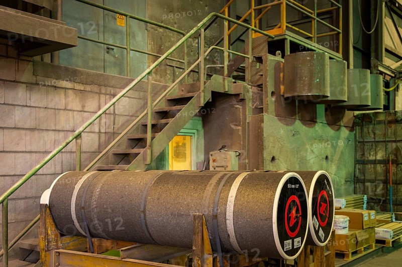 The sector needs reliable energy supply at predictable and competitive prices Joint demands from Economics Minister Dirk Panter, companies, Wirtschaftsvereinigung Stahl and IG Metall, including on industrial electricity prices and extension of electricity price compensation. Graphite electrodes for the electrical melting process, Freital, Saxony, Germany