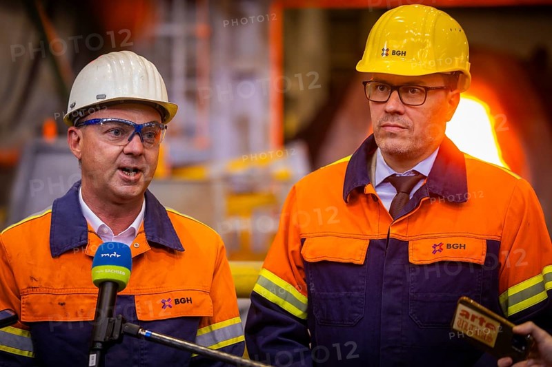 The sector needs reliable energy supply at predictable and competitive prices Joint demands from Economics Minister Dirk Panter, Companies, Steel Industry Association and IG Metall on industrial electricity prices and extension of electricity price compensation Alexander Grosse, managing director of BGH Edelstahl Freital, Saxony's Minister of Economics Dirk Panter, Freital, Saxony, Germany