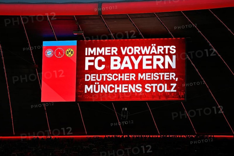Teleprompter scoreboard, text, to sing along, ALWAYS FORWARD, official stadium anthem FC Bayern Munich since 2025, German Classico, FC Bayern Munich FCB versus Borussia Dortmund BVB, Allianz Arena, Munich, Bayern, Germany