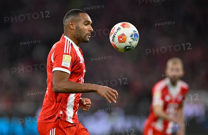 Jonathan Tah FC Bayern Munich FCB (04) action on the ball Deutscher Classico, FC Bayern Munich FCB versus Borussia Dortmund BVB, Allianz Arena, Munich, Bayern, Germany