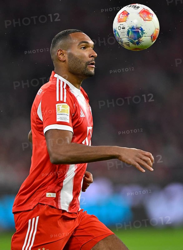 Jonathan Tah FC Bayern Munich FCB (04) action on the ball Deutscher Classico, FC Bayern Munich FCB versus Borussia Dortmund BVB, Allianz Arena, Munich, Bayern, Germany