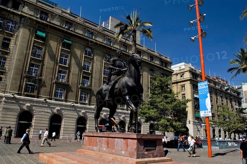 Pedro de Valdívia Monument, Armas Square, Santiago, Chile
