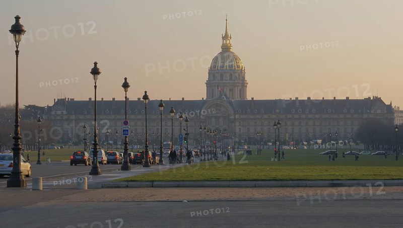 Place des Invalides, 8° arrondissement, Ile-de-France, Paris, France