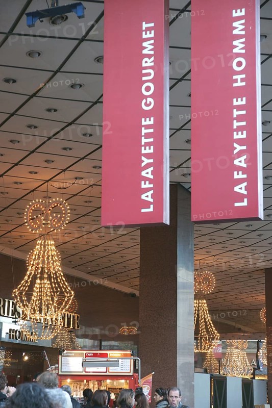 Sign, Glosses, Galeries Lafayette Haussmann, Boulevard Haussmann - 75008, (75), Paris, France