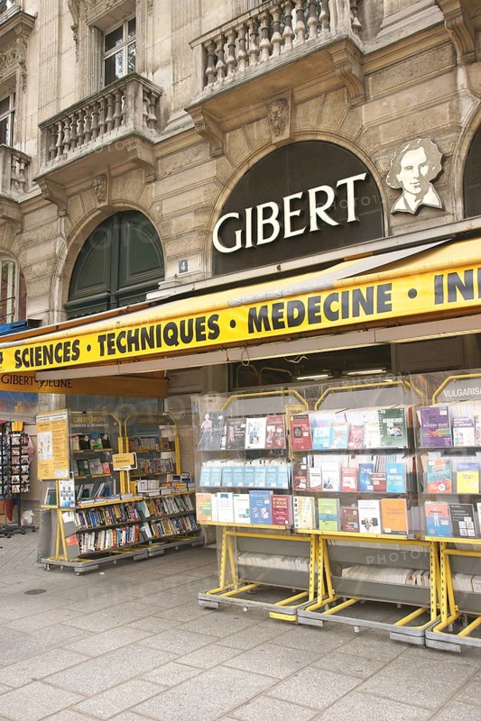 Newsstand, Place Saint-Michel, 6ème arrondissement, (75006), Paris, France