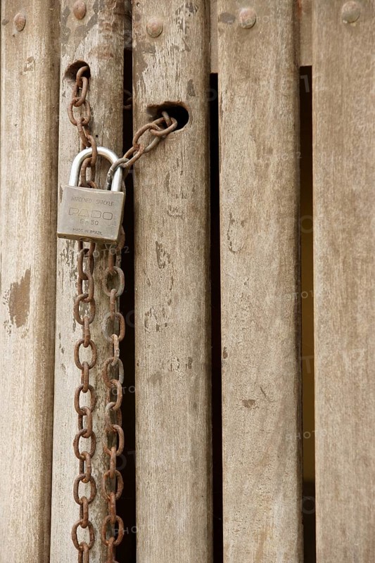 Padlock, Average, North coast, Camburi, São Paulo, Brazil