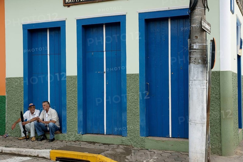 Seating men, 29/12/2009, São Luís do Paraitinga, São Paulo, Brazil