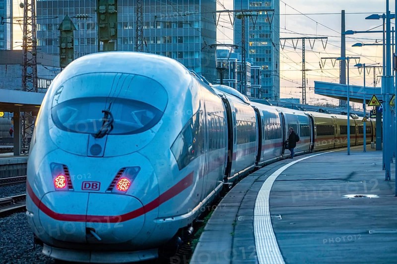 ICE trains, in Essen main station, on the platform, North Rhine-Westphalia, Germany