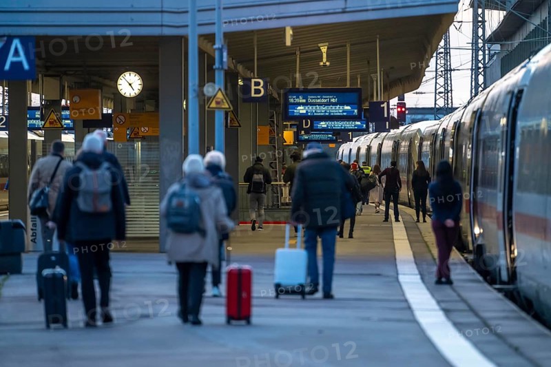ICE train, in Essen main station, on the platform, North Rhine-Westphalia, Germany