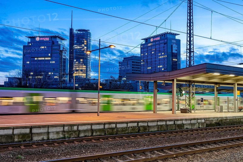 S-Bahn, in Essen main station, on the platform, North Rhine-Westphalia, Germany