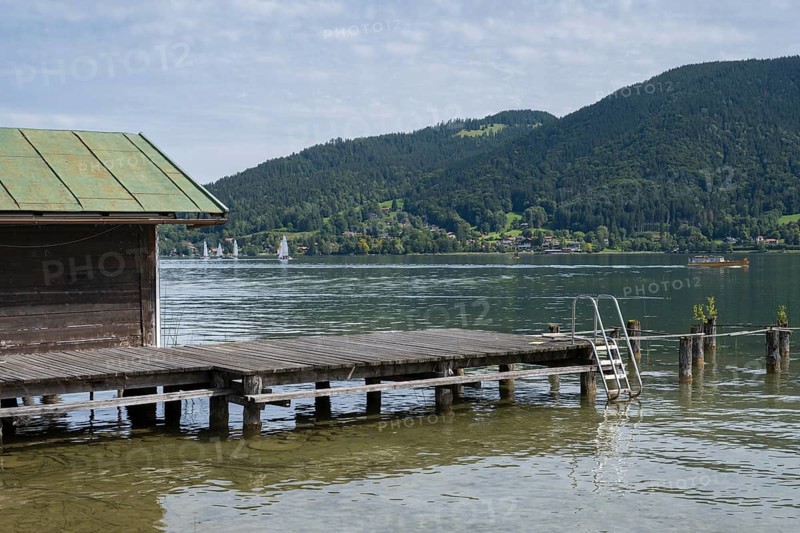 Hut and jetty on the banks of Tegernsee, Bad Wiessee, Upper Bavaria, Bavaria, Germany
