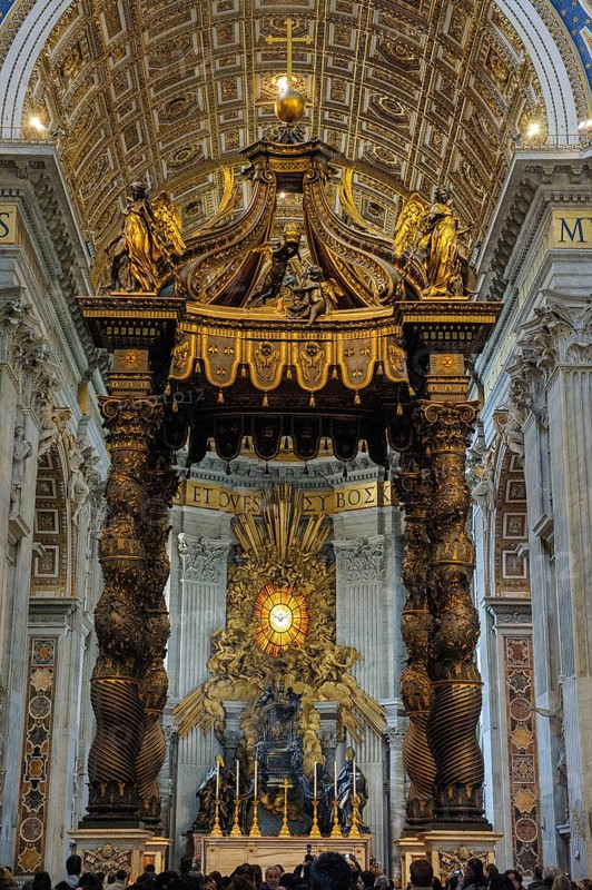 Canopy canopy ciborium by Gian Giovanni Lorenzo Bernini over Peter's tomb and papal altar in St. Peter's Basilica, in the background Cathedra Petri in the apse of the western arm of the cross, Vatican, Rome, Lazio, Italy