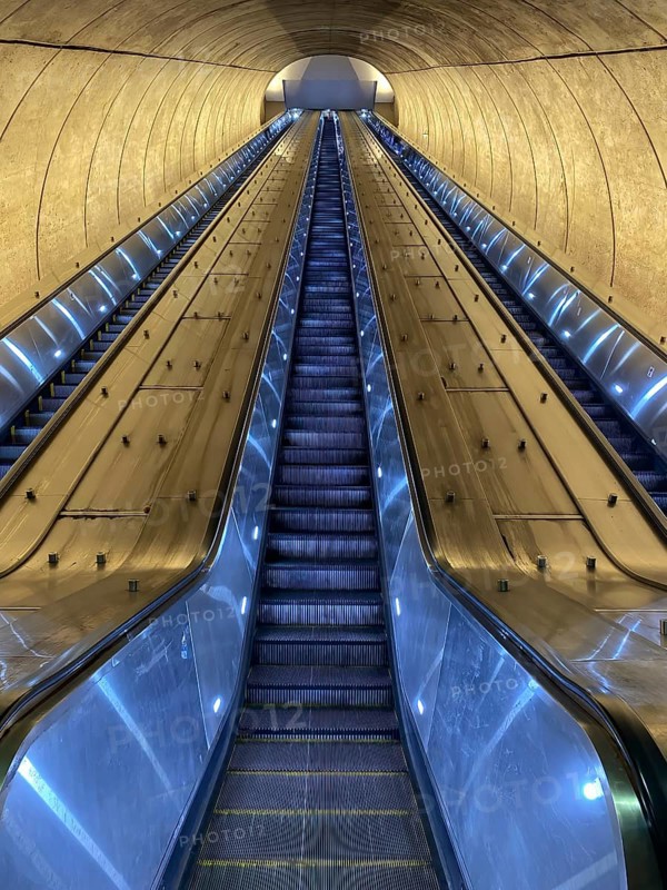 Maryland, Bethesda, city subway escalator