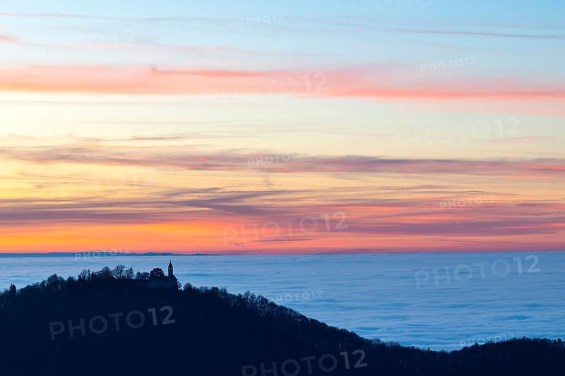 Inversion weather, fog, sunset, autumn, view from Breitenstein to Teck Castle, Ochsenwang, Swabian Jura, Baden-Württemberg, Germany
