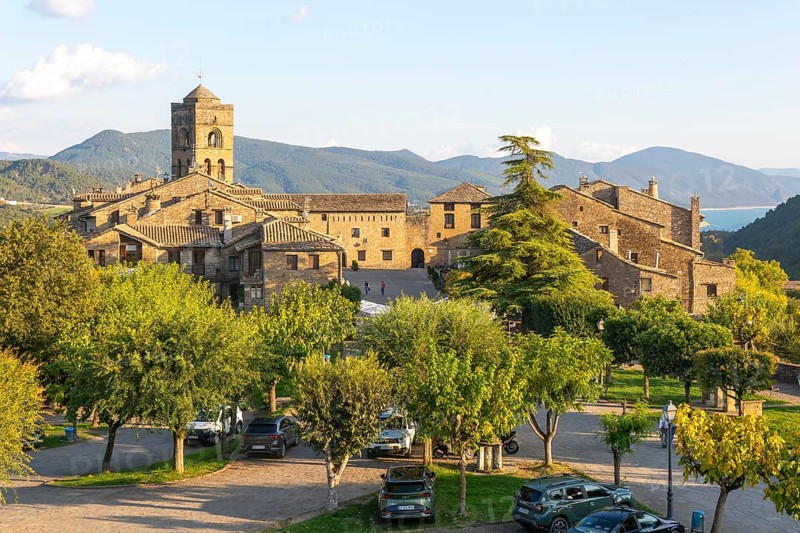 Historic buildings medieval village of Ainsa, Aínsa-Sobrarbe, Huesca province, Aragon, Spain