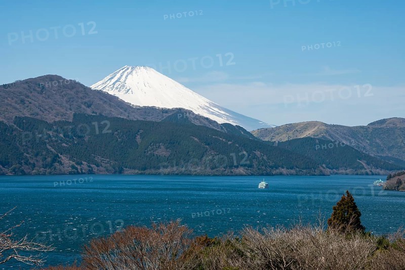View of Lake Ashi with Mount Fuji volcano, Benten-no-hana Tenbodai viewpoint, Hakone Park, Hakone, Japan