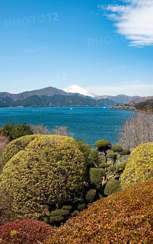 View of Lake Ashi with Mount Fuji volcano, Benten-no-hana Tenbodai viewpoint, Hakone Park, Hakone, Japan