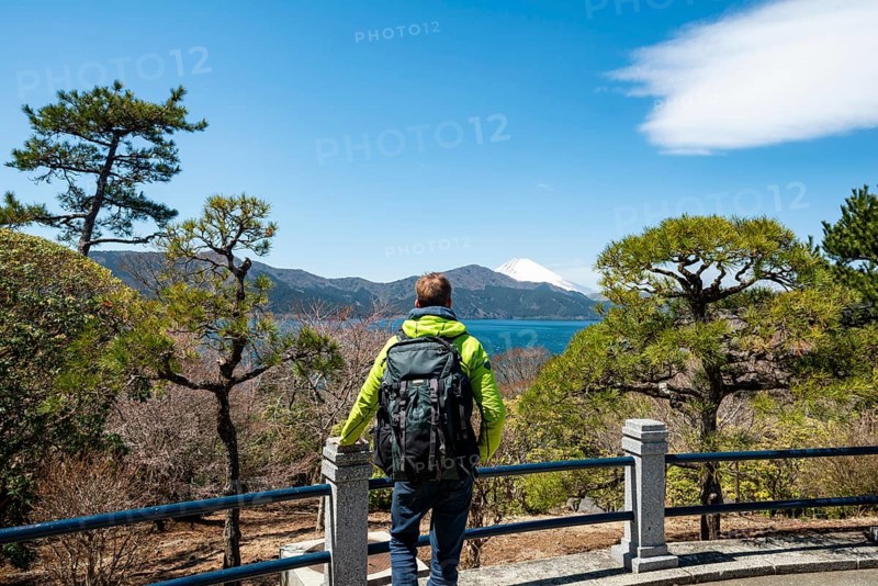 Tourist enjoying the view, Benten-no-hana Tenbodai viewpoint, Hakone Park, view of Lake Ashi with Mount Fuji volcano, Hakone, Japan
