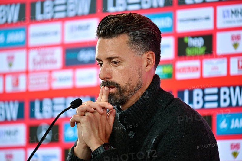 Press conference PK trainer coach Sandro Wagner FC Augsburg FCA portrait gesture thoughtful MHPArena, MHP Arena Stuttgart, Baden-Württemberg, Germany