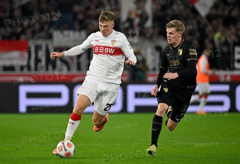 Duel, action Finn Jeltsch VfB Stuttgart (29) against Anton Kade FC Augsburg FCA (30) MHPArena, MHP Arena Stuttgart, Baden-Württemberg, Germany