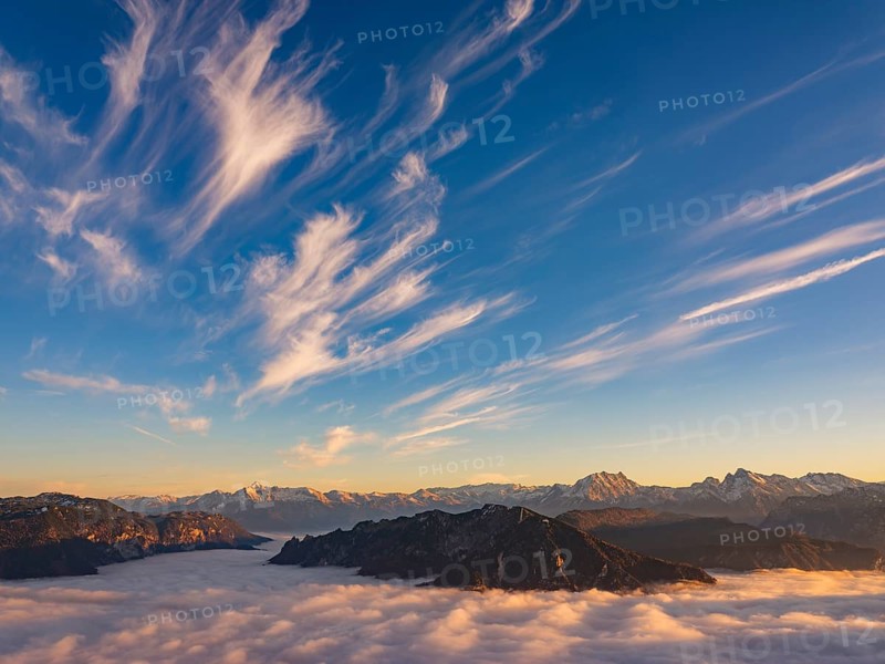 Feather clouds over the Berchtesgaden Alps, fog in the valley, Hochstaufen, Chiemgau Alps, Upper Bavaria, Bavaria, Germany