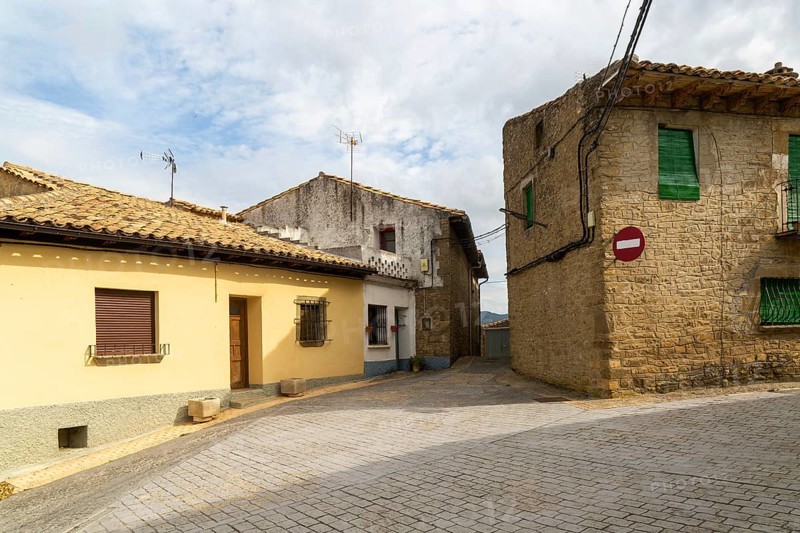 Buildings medieval village of Isuerre, Val d'Onsella, Zaragoza province, Aragon, Spain