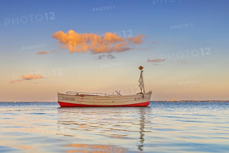 Wooden fishing boat anchored in the Bay of Lübeck, Lübecker Bucht in front of Sierksdorf at sunset, Ostholstein, Schleswig-Holstein, Germany