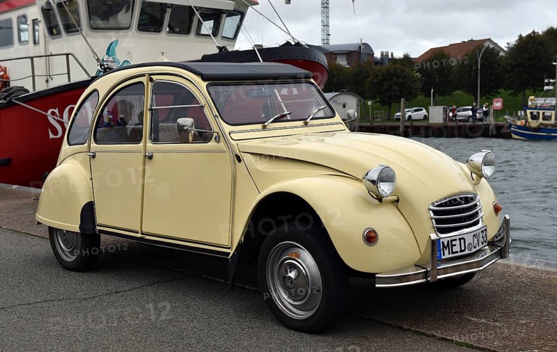 Citroën 2CV at the port of Büsum, Schleswig-Holstein, Germany