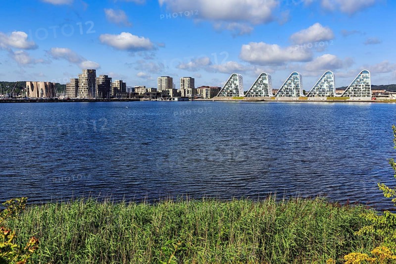View across Skyttehusbugten Bay to the wave-shaped residential complex Bølgen, Die Welle, architect Henning Larsen, modern architecture, Vejle, Vejle Fjord, Jutland, Denmark