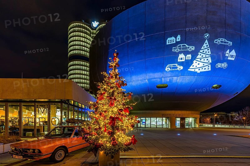 Illuminated Christmas tree with red balls, next to a historic BMW vehicle, in front of the BMW Museum, BMW World, Petuelring, Munich, Upper Bavaria, Bavaria, Germany
