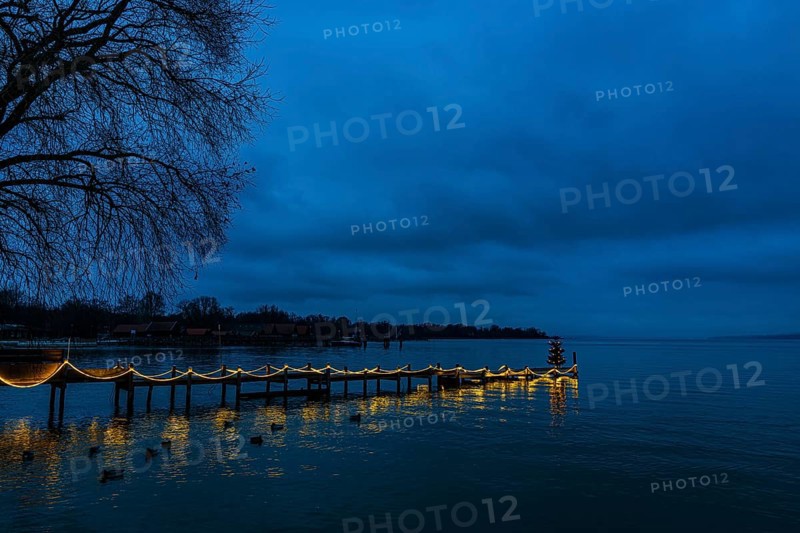 Illuminated Christmas tree at dawn, on an illuminated boat dock, Dießen am Lake Ammer, Upper Bavaria, Bavaria, Germany
