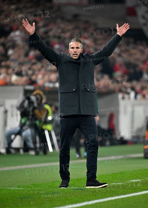 Coach coach Robin Van Persie Feyenoord Rotterdam on the sidelines Gesture Europa League, MHPArena, MHP Arena Stuttgart, Baden-Württemberg, Germany
