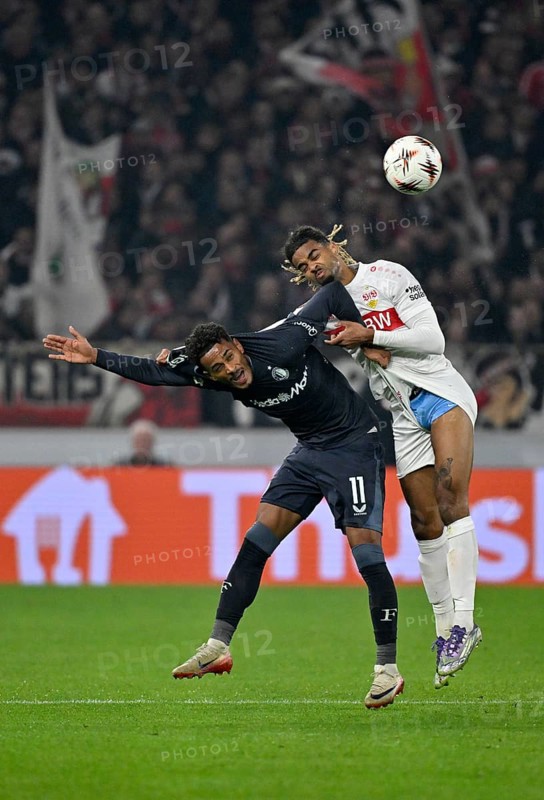 Header duel action Lorenz Assignon VfB Stuttgart (22) against Goncalo Borges Feyenoord Rotterdam (11) puts on pants underwear Europa League, MHPArena, MHP Arena Stuttgart, Baden-Württemberg, Germany