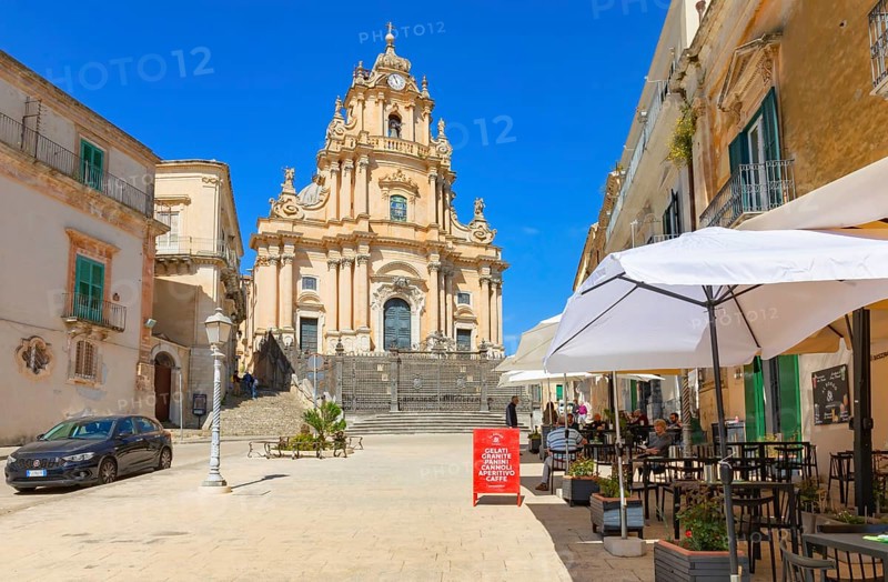Tourists sitting in local restaurants in the main square, Ragusa Ibla, Ragusa province, Sicily, Italy