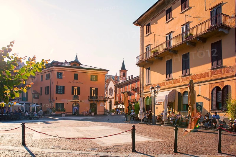 Menaggio, beautiful tourist town on the western shore of Lake Como, Piazza Garibaldi, Como Province, Lombardy, Italy