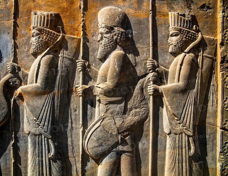 Gate relief in the trohnhalle with guards, Persepolis