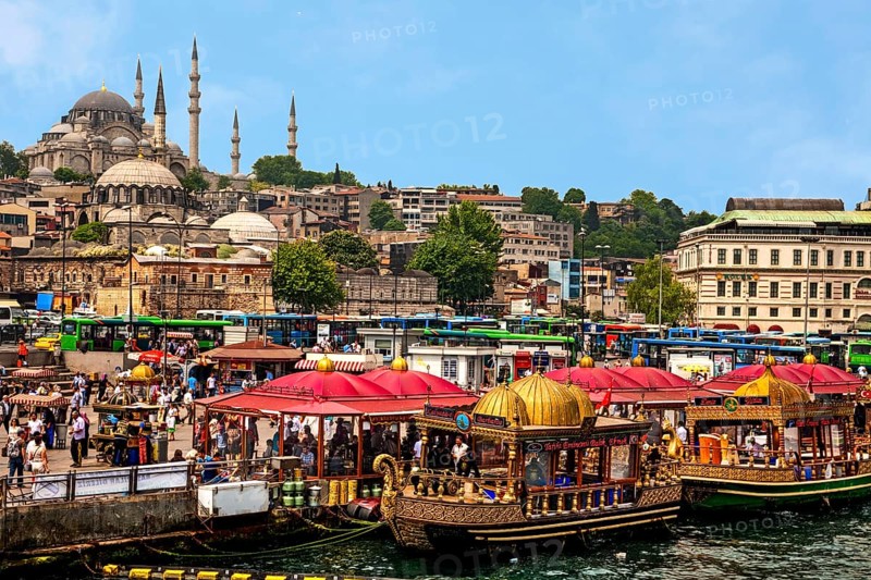 161/Snack in the magnificent barge - Eminonu ferry terminal at the Galata Bridge