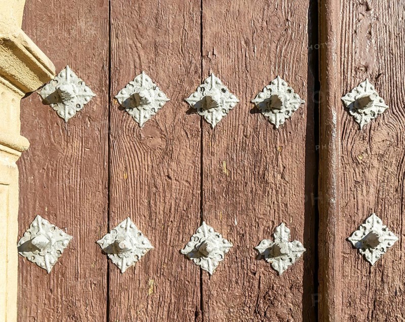 Detail of wooden door, Iglesia de San Esteban, Sos del Rey Católico, Cinco Villas Zaragoza province, Aragon, Spain