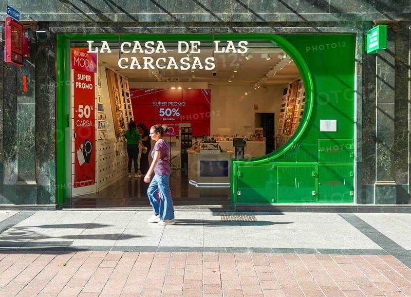 La Casa De Las Carcasas mobile phone accessory shop store, city centre of Zaragoza, Aragon, Spain