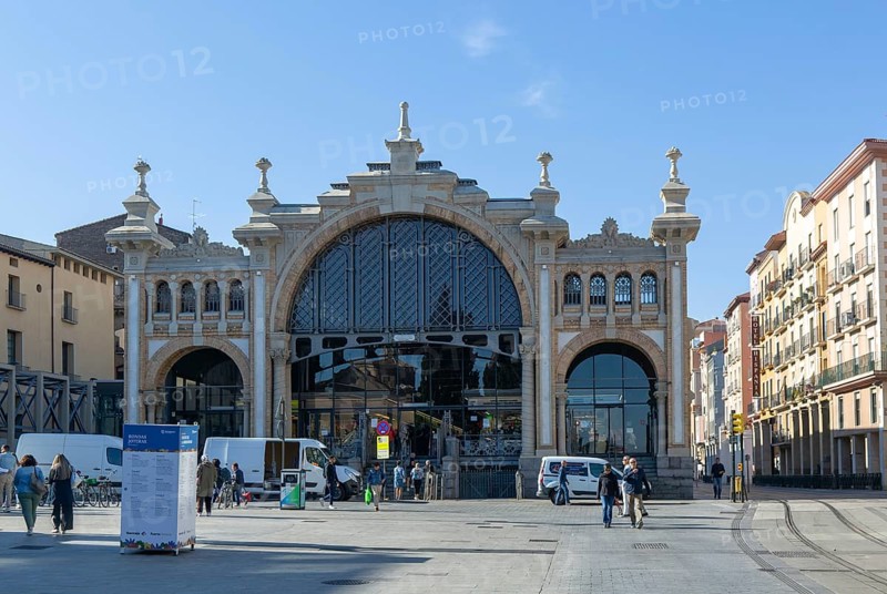 People vehicles street by central market building, Mercado Central de Zaragoza, Zaragoza, Aragon, Spain, Europe built 1895