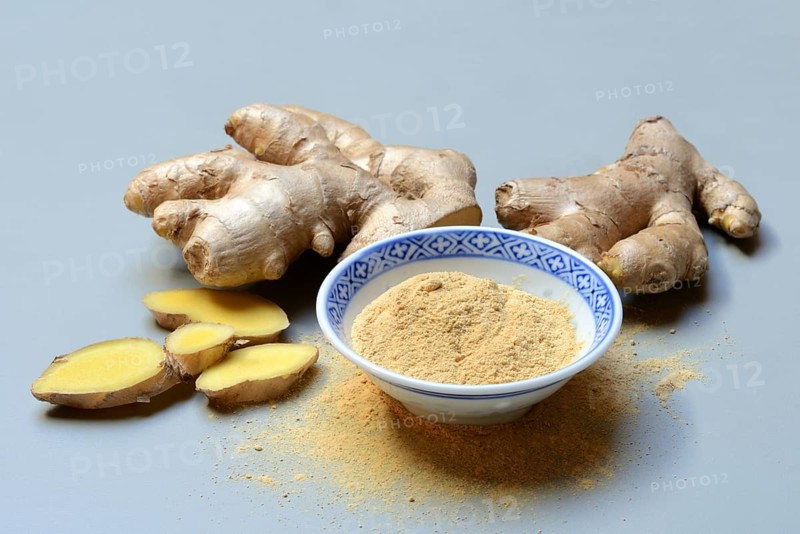 Ginger root and ginger powder in small bowls, Zingiber officinale