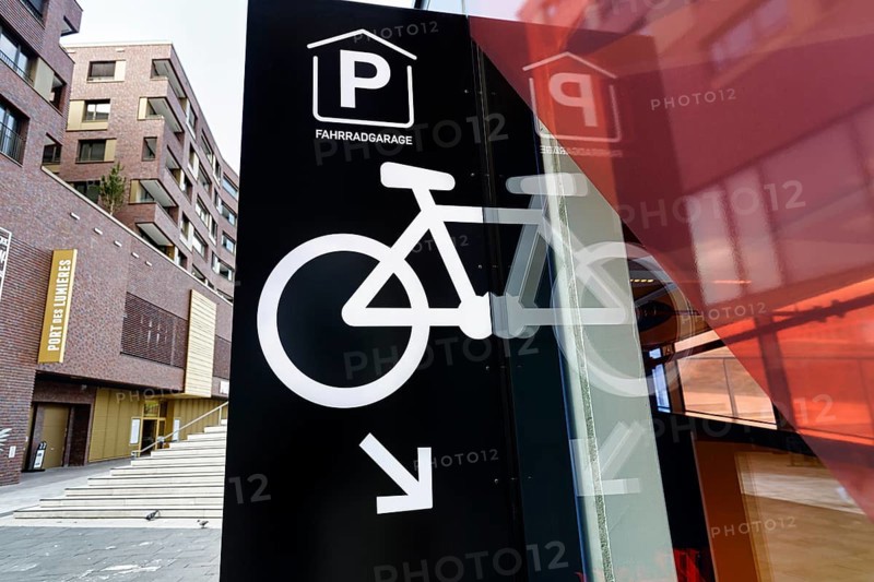 Sign with inscription, pictogram, bicycle garage, bicycle parking garage at the museum, Port des Lumières, Westfield Überseequartier, modern shopping center, HafenCity, Hamburg, Germany