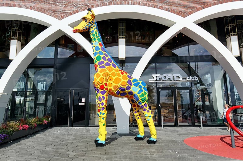 Giraffe sculpture, artwork, mascot of the LEGO Discovery Centre, Westfield, shopping center, Elbpromenade, Miamiplatz, Überseequartier, HafenCity, Hamburg, Germany