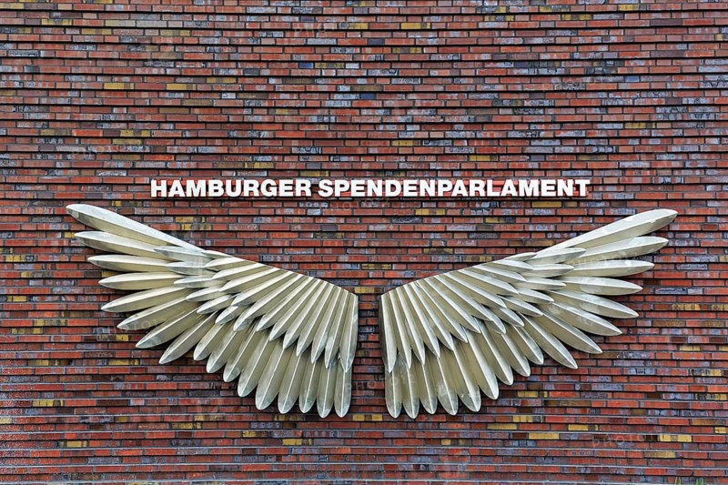 Facade with wings, sculpture, Hamburger Spendenengel artwork, inscription Hamburg Donations Parliament, social projects against poverty, homelessness and isolation, Westfield Überseequartier, modern shopping center, HafenCity, Hamburg, Germany