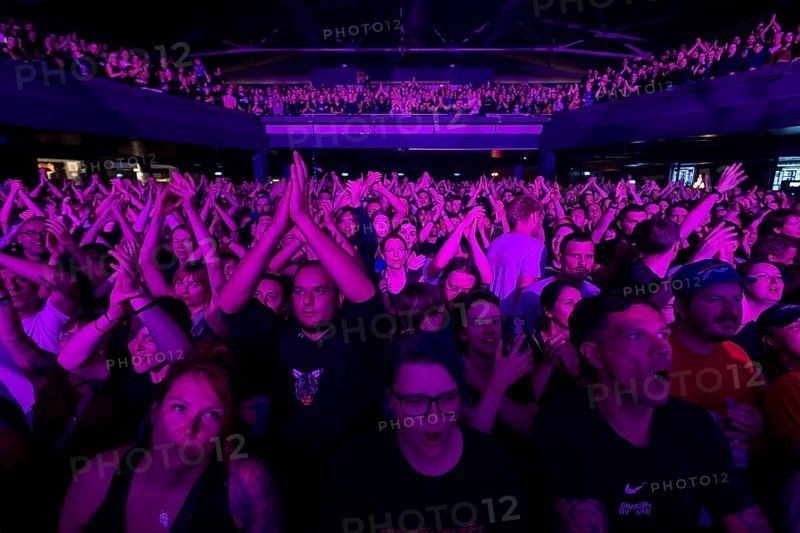 Audience of Irie Révoltés live on Irieunion - Le Re-Tour pour une année! Tour in Berlin's Columbiahalle on 31.10.2025