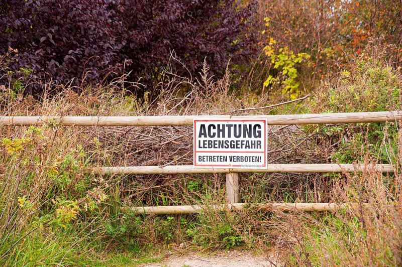 Danger warning sign, Cape Arkona, Wittow Peninsula, Putgarten, Rügen Island, Mecklenburg-Western Pomerania, Germany