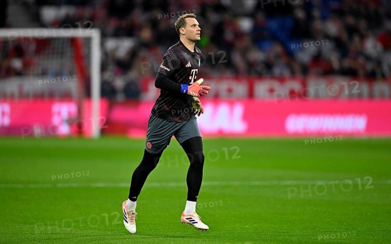 Warm-up training goalkeeper Manuel Neuer FC Bayern Munich FCB (01) Allianz Arena, Munich, Bayern, Germany