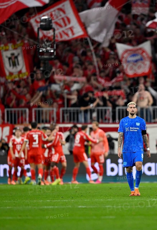 FC Bayern Munich FCB goal cheers, disappointed, disappointment at Robert Andrich Bayer 04 Leverkusen (08) Allianz Arena, Munich, Bayern, Germany