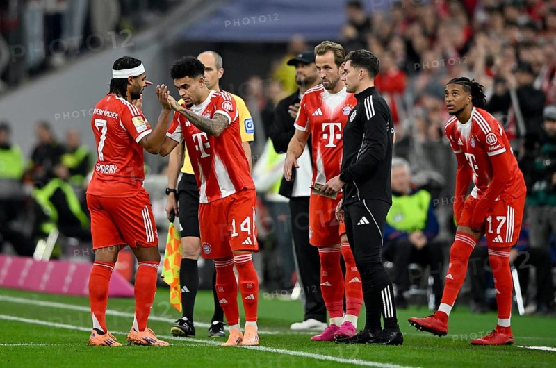 Most expensive change, Bundesliga substitute, Michael Olise FC Bayern Munich FCB (17) Harry Kane FC Bayern Munich FCB (09) Luis Diaz FC Bayern Munich FCB (14) comes for Serge Gnabry FC Bayern Munich FCB (07) Allianz Arena, Munich, Bayern, Germany